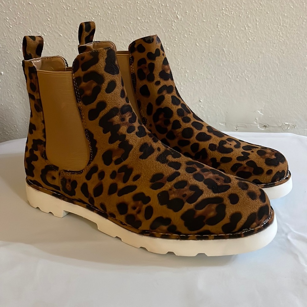 VETASTE Women Ankle Bootie Casual Chunky Platform Flat Chelsea Boot Shoes Size 9